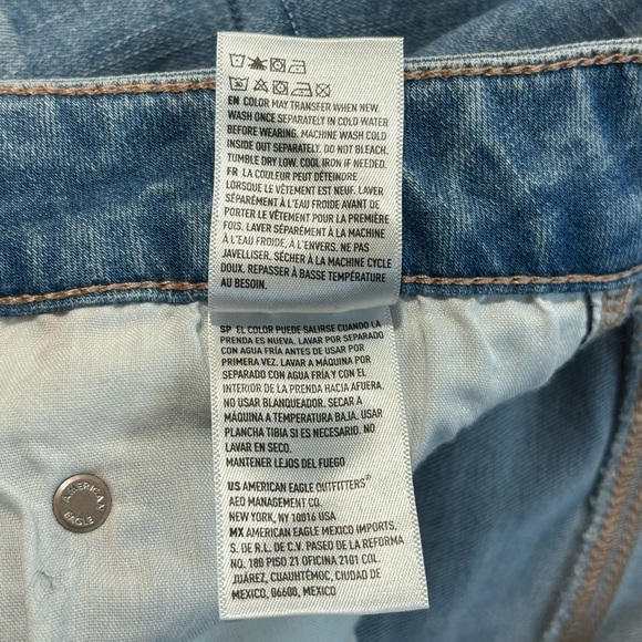 AMERICAN EAGLE Sz  16 Super High Rise Flare Distressed Light Wash Jeans NEW - Picture 10 of 10